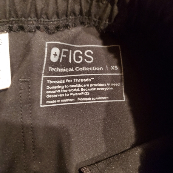 FIGS Zamora High Rise Joggers 🖤 - Picture 3 of 5